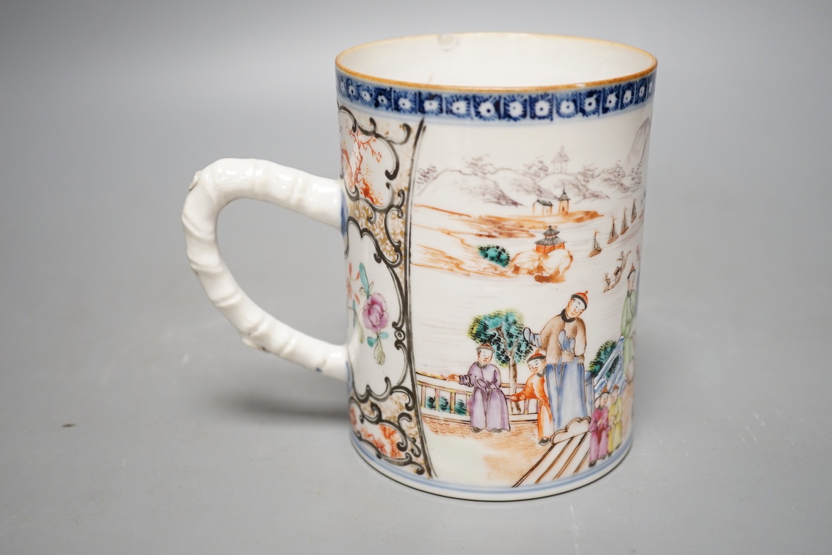 An 18th century Chinese export famille rose mug, 12.5cm